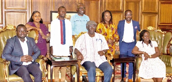 Former President John Agyekum Kufuor (middle), with Albert Kwabena Dwumfour (left), the President of the GJA, and other executive members of the association. Picture: ERNEST KODZI